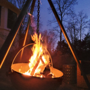 Outdoor hanging fire pit
